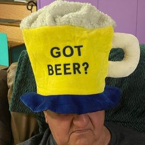 🎈SALE🎈🎩#1. 4-PC.NOVELTY BEER🍺MUG HAT & 3-GLASSES🎩